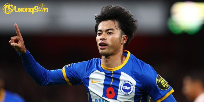 Chấn thương mắc cá chân của Kaoru Mitoma